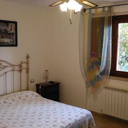 Villa San Nicola B&B Фолоника Стая снимка