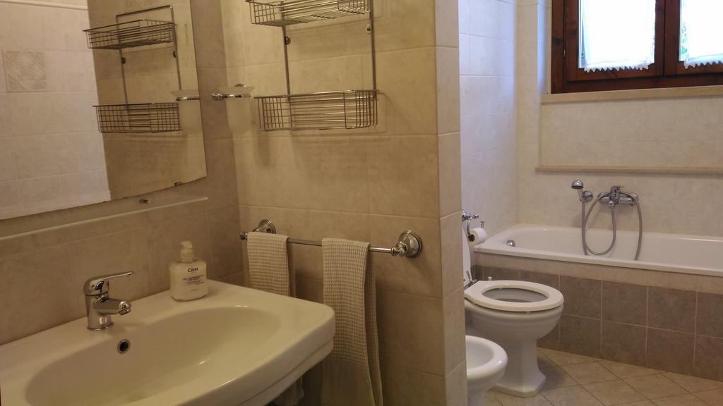 Villa San Nicola B&B Фолоника Стая снимка