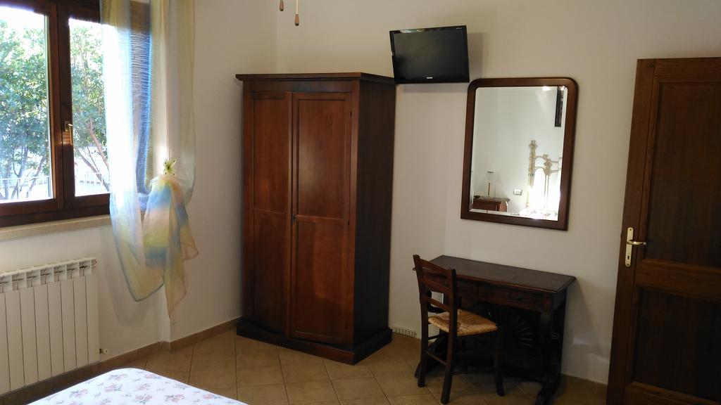 Villa San Nicola B&B Фолоника Стая снимка