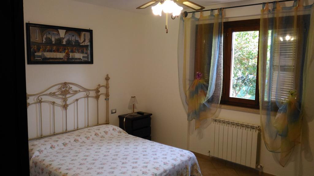 Villa San Nicola B&B Фолоника Стая снимка