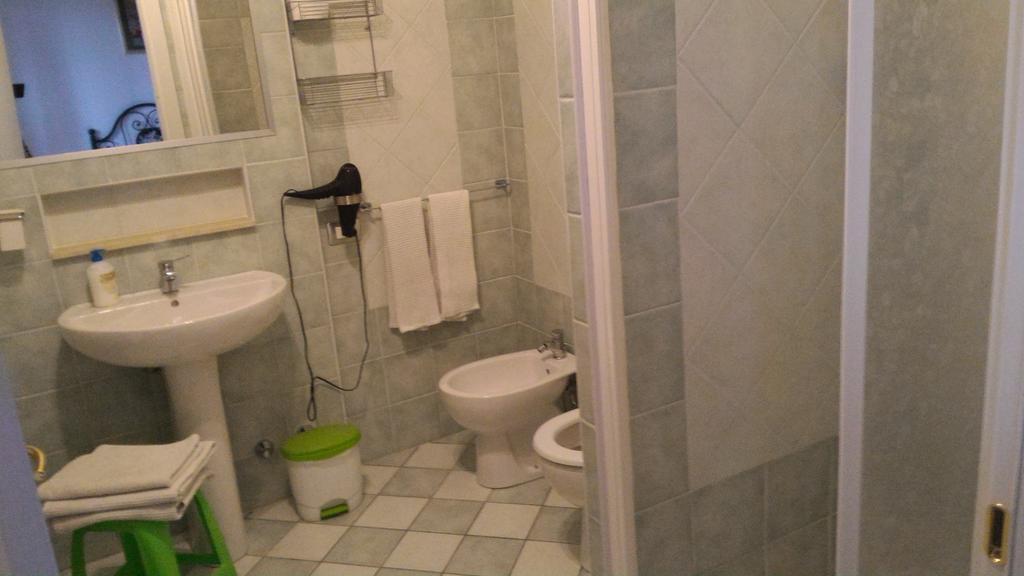 Villa San Nicola B&B Фолоника Стая снимка